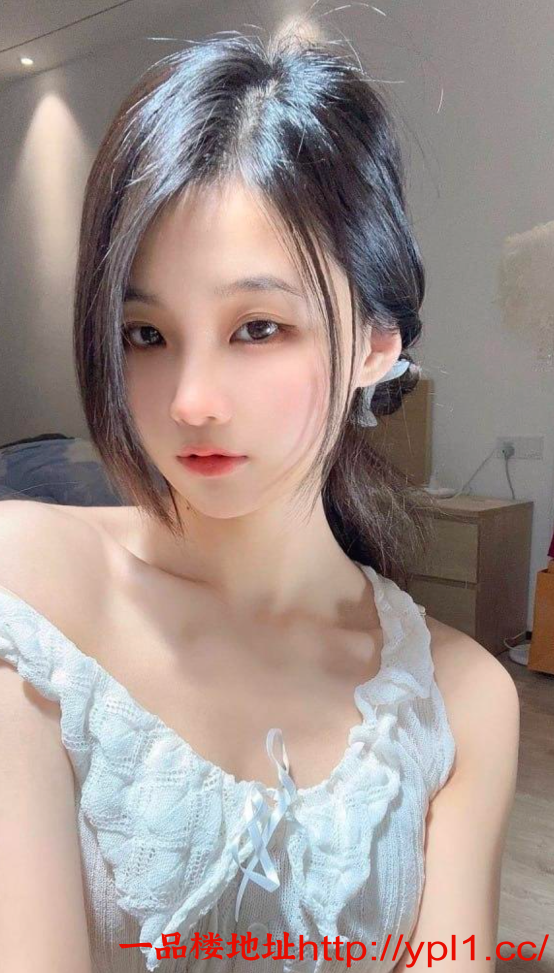 新茶年轻的肉体，后入屁股很弹，里面夜超紧