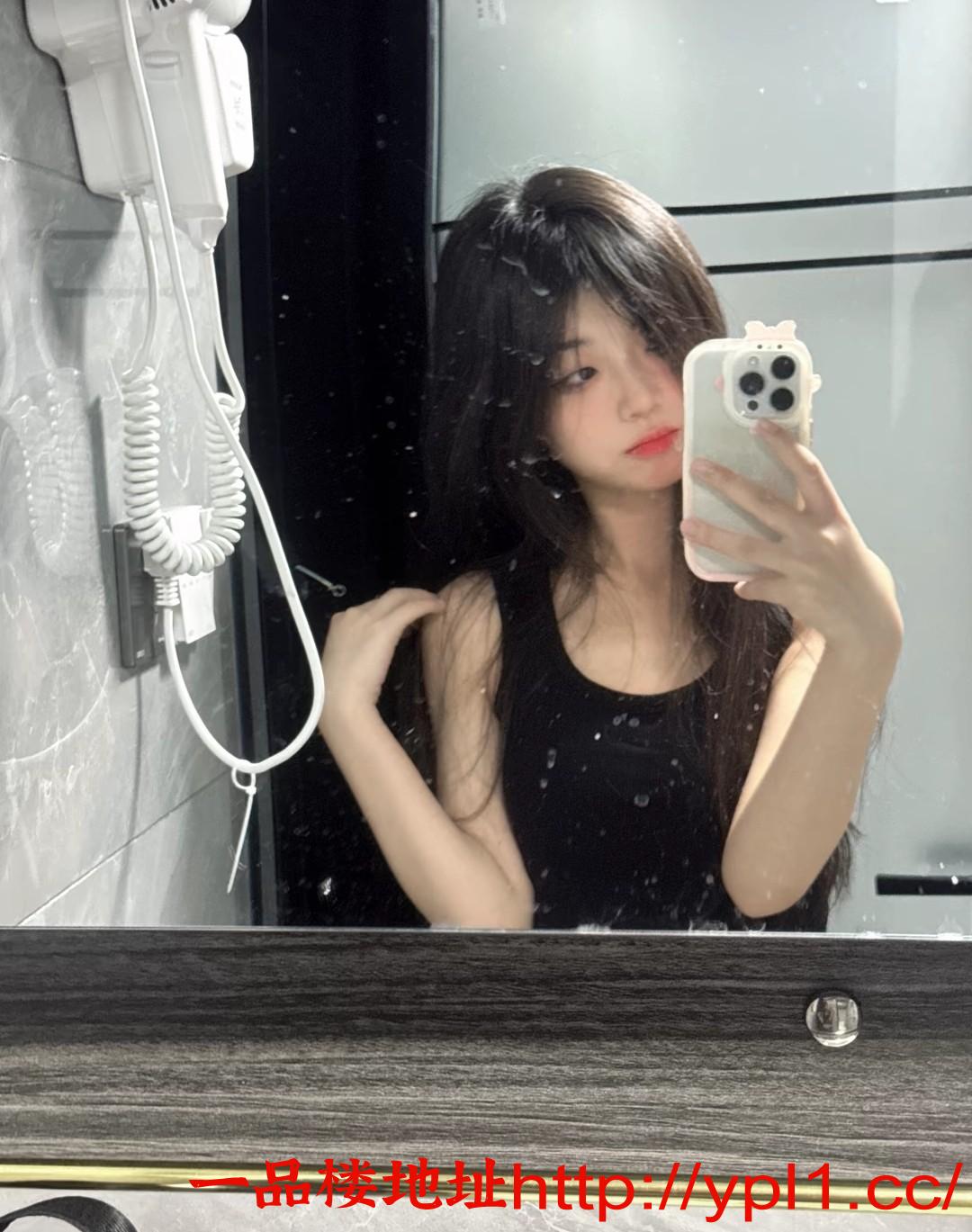 母狗三通趴着跪吃脚