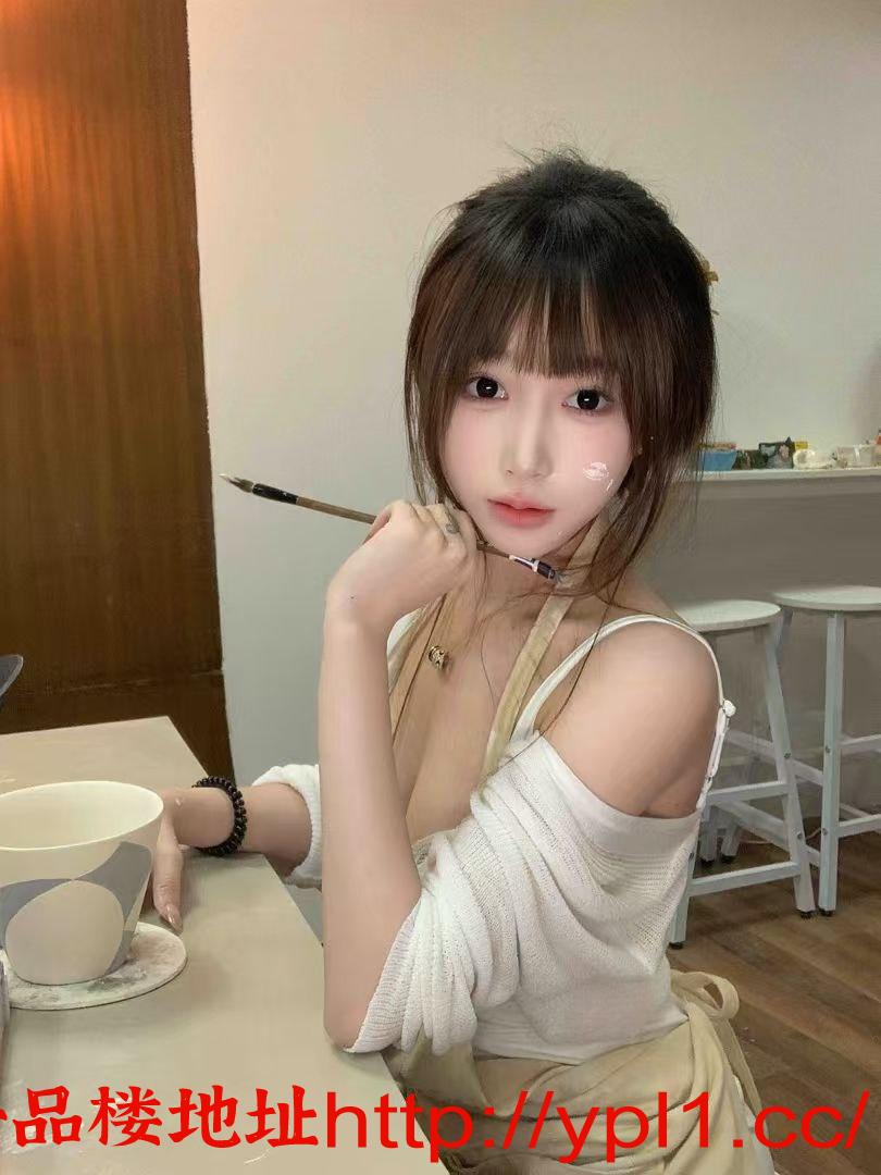 妹子口爆了翘臀啪啪响来回抽插喷水了