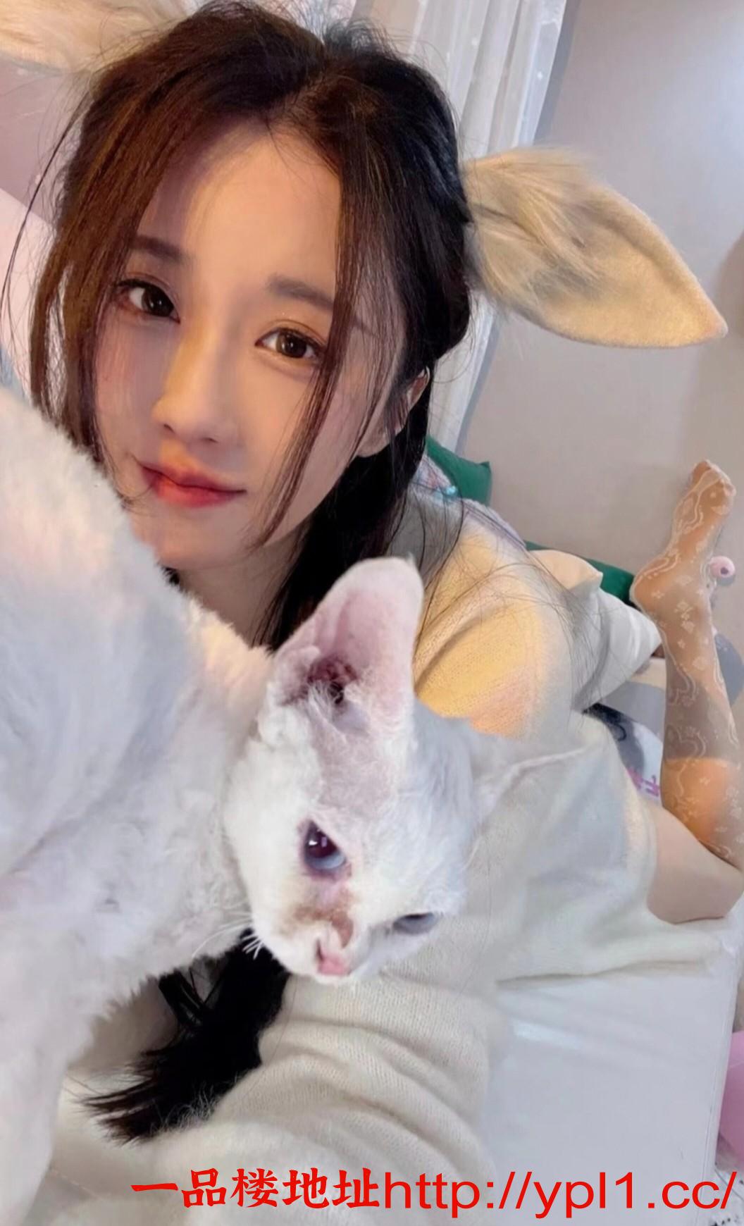 奶子大小穴紧致猛烈抽插撞击她高潮了